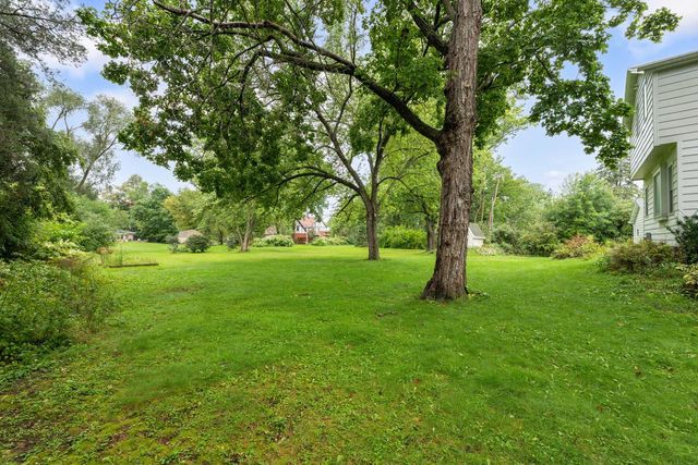 4821 W Elmdale ROAD, Mequon, WI 53092