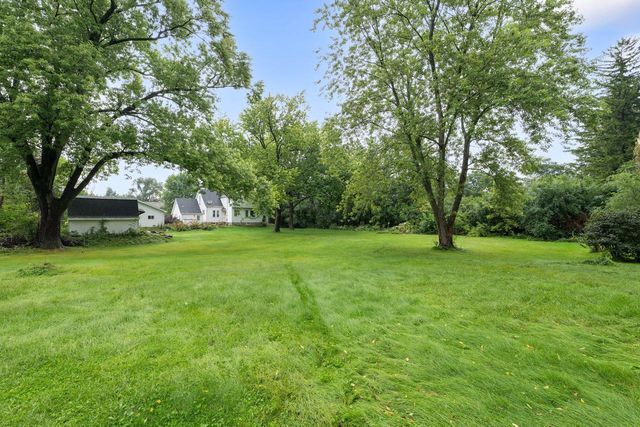 4821 W Elmdale ROAD, Mequon, WI 53092
