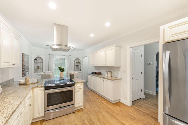4821 W Elmdale ROAD, Mequon, WI 53092