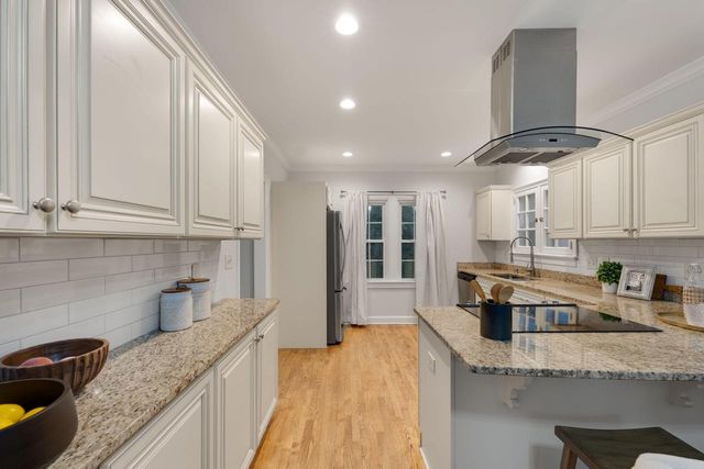 4821 W Elmdale ROAD, Mequon, WI 53092