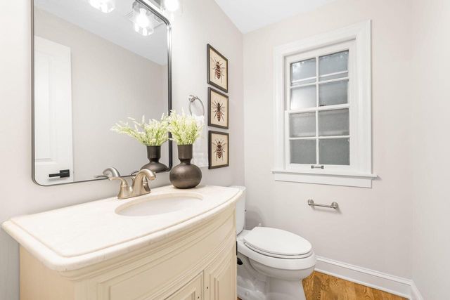 4821 W Elmdale ROAD, Mequon, WI 53092