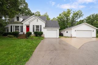 4821 W Elmdale ROAD, Mequon, WI 53092