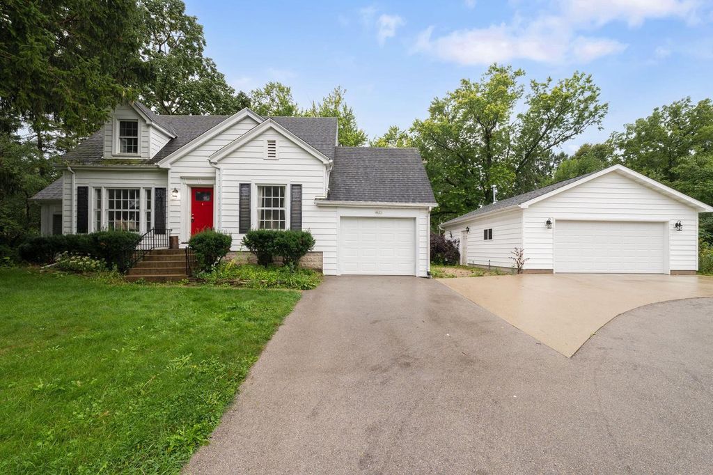 4821 W Elmdale ROAD, Mequon, WI 53092