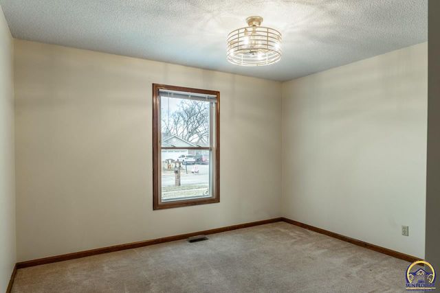 2700 SW Rother RD, Topeka, KS 66614