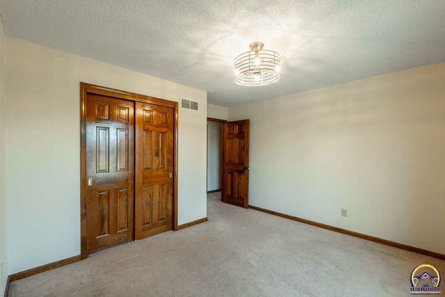 2700 SW Rother RD, Topeka, KS 66614