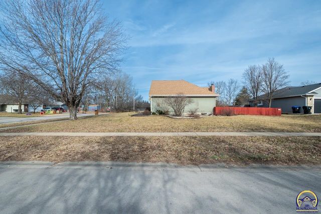 2700 SW Rother RD, Topeka, KS 66614
