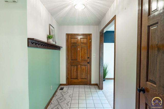 2700 SW Rother RD, Topeka, KS 66614