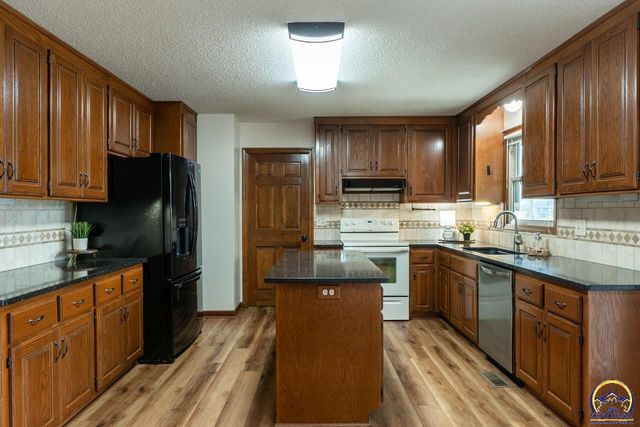 2700 SW Rother RD, Topeka, KS 66614