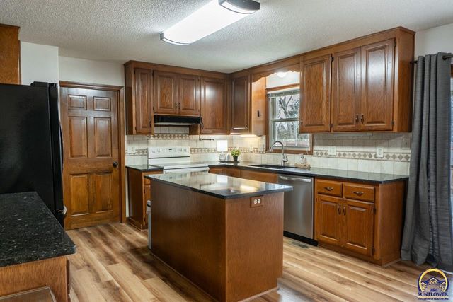 2700 SW Rother RD, Topeka, KS 66614