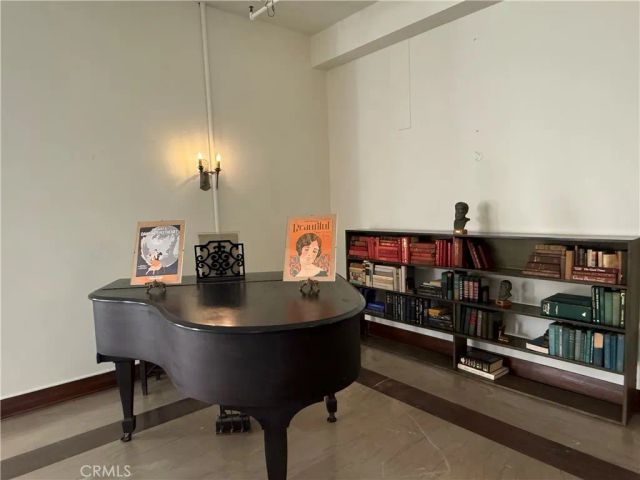 2121 James M Wood 110, Los Angeles, CA 90006