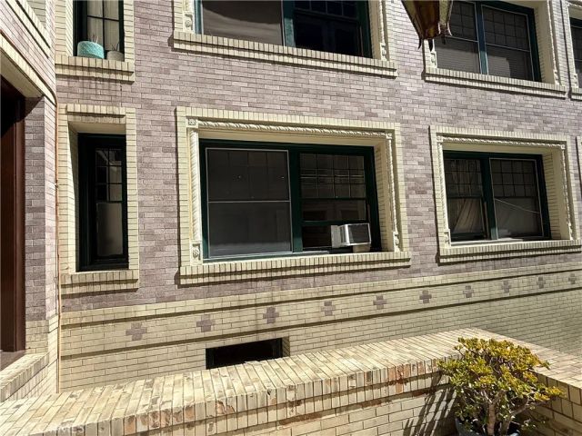 2121 James M Wood 110, Los Angeles, CA 90006