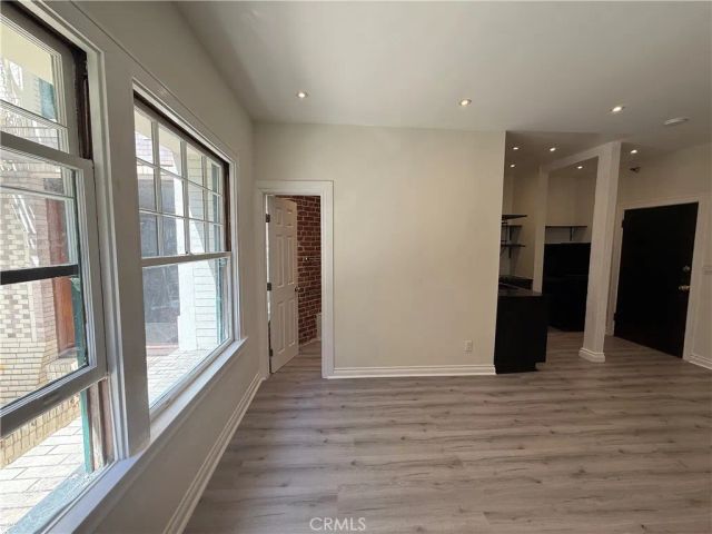 2121 James M Wood 110, Los Angeles, CA 90006