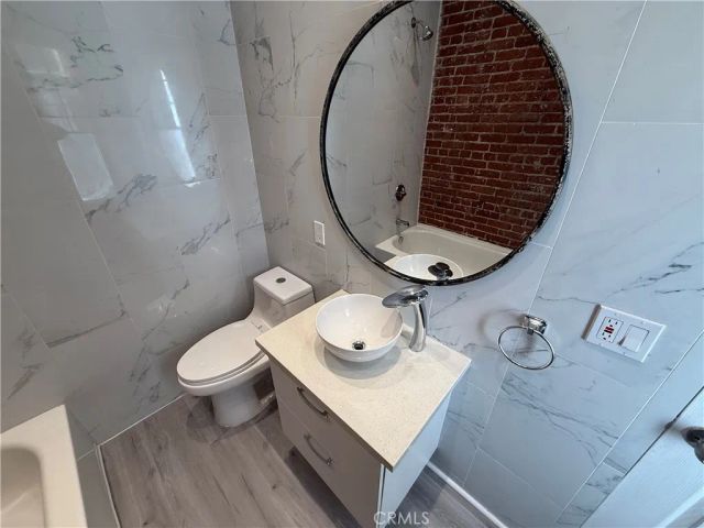 2121 James M Wood 110, Los Angeles, CA 90006