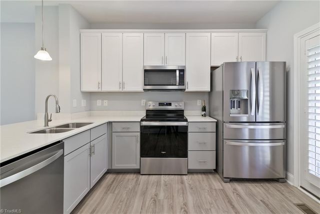 611 Riverside Drive, Mount Airy, NC 27030