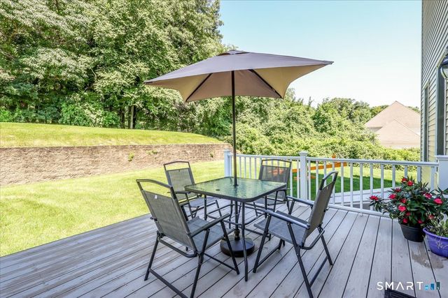 47 Ridgewood Terrace, North Haven, CT 06473