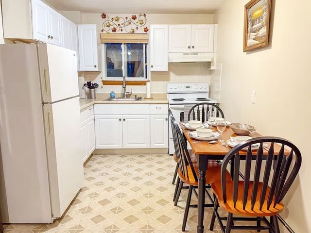 6 Norumbega Terrace 12, Waltham, MA 02453