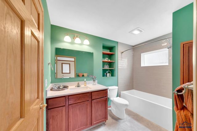 3902 BROOKSIDE DR, Rapid City, SD 57702