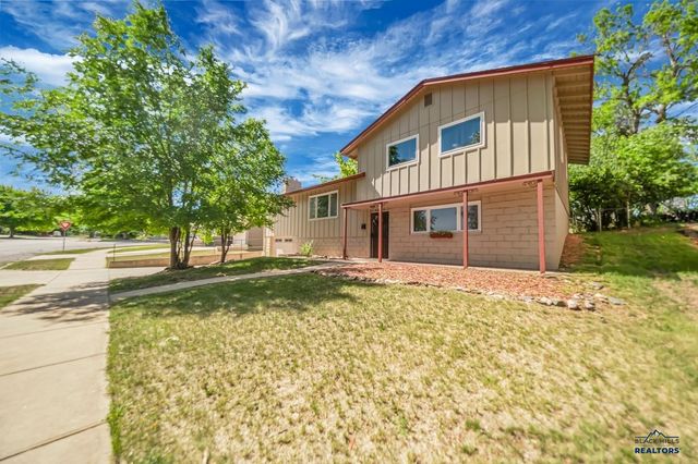 3902 BROOKSIDE DR, Rapid City, SD 57702