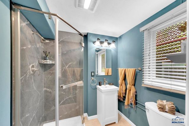 3902 BROOKSIDE DR, Rapid City, SD 57702