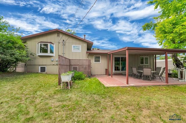 3902 BROOKSIDE DR, Rapid City, SD 57702
