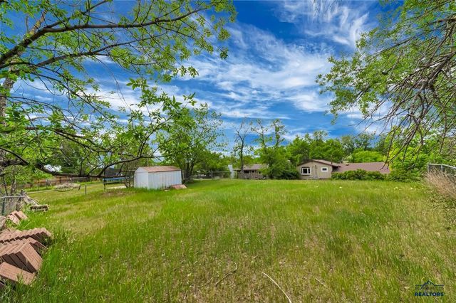 3902 BROOKSIDE DR, Rapid City, SD 57702