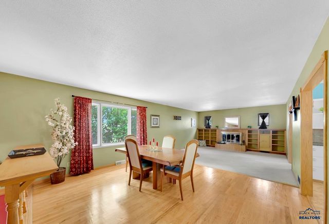 3902 BROOKSIDE DR, Rapid City, SD 57702