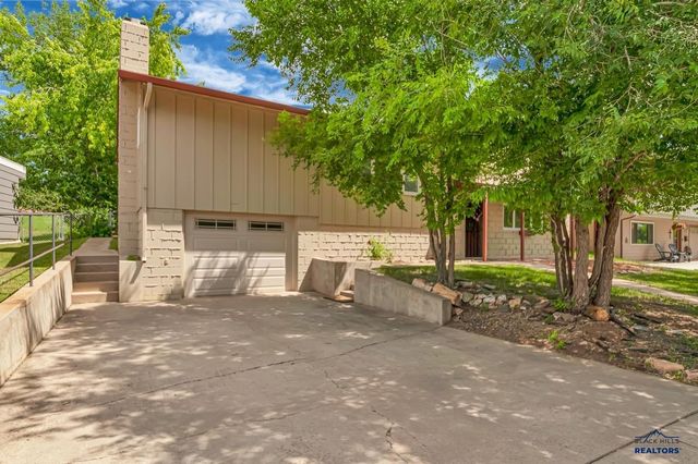 3902 BROOKSIDE DR, Rapid City, SD 57702