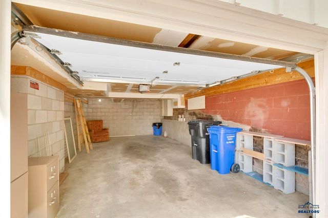 3902 BROOKSIDE DR, Rapid City, SD 57702