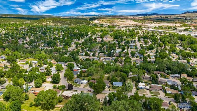 3902 BROOKSIDE DR, Rapid City, SD 57702