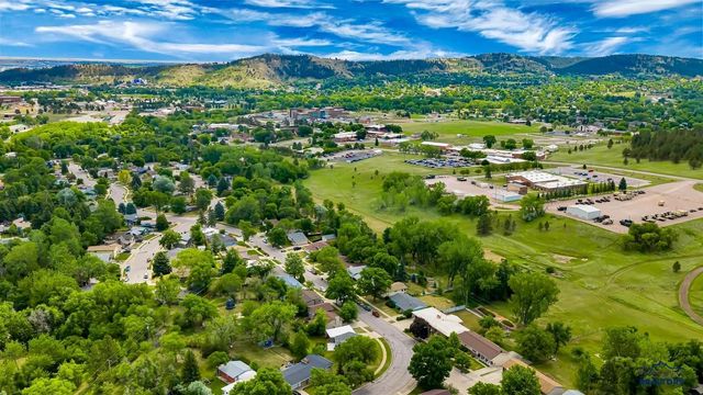 3902 BROOKSIDE DR, Rapid City, SD 57702