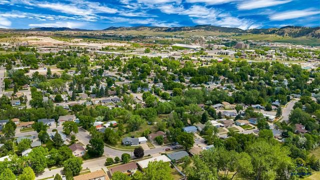 3902 BROOKSIDE DR, Rapid City, SD 57702