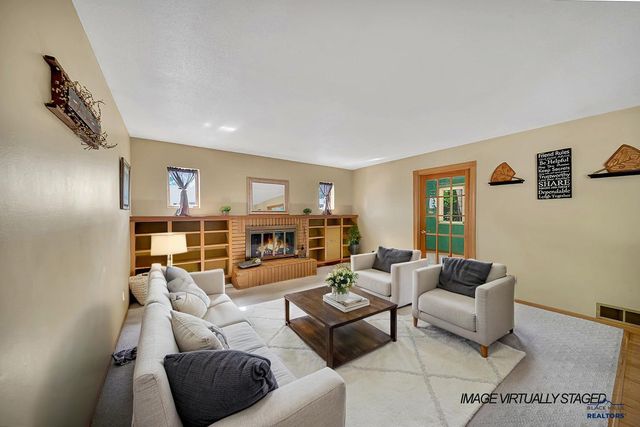 3902 BROOKSIDE DR, Rapid City, SD 57702
