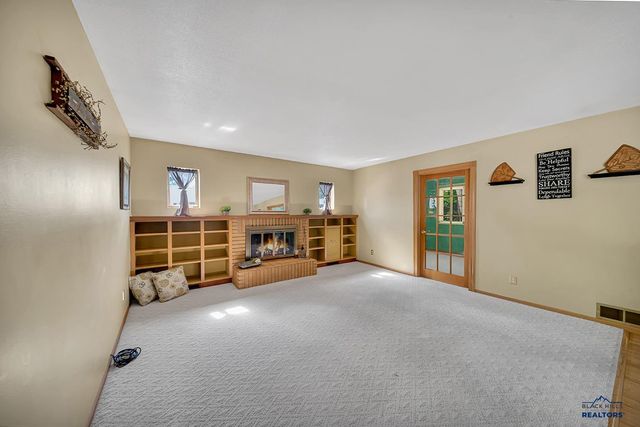 3902 BROOKSIDE DR, Rapid City, SD 57702