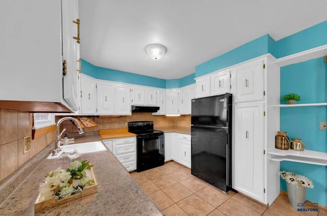 3902 BROOKSIDE DR, Rapid City, SD 57702