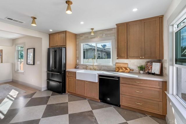 714 Ditmar Street N, Oceanside, CA 92054