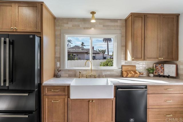 714 Ditmar Street N, Oceanside, CA 92054