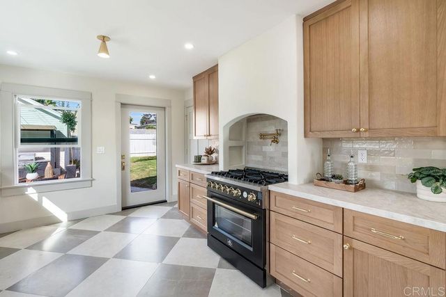 714 Ditmar Street N, Oceanside, CA 92054
