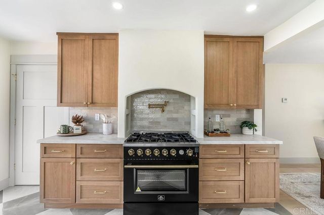 714 Ditmar Street N, Oceanside, CA 92054