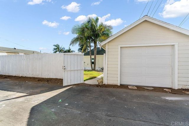 714 Ditmar Street N, Oceanside, CA 92054