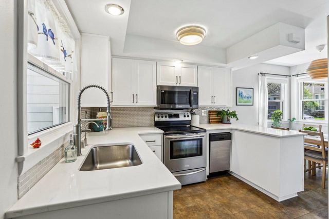 6410 Lakeview Boulevard, Middleton, WI 53562