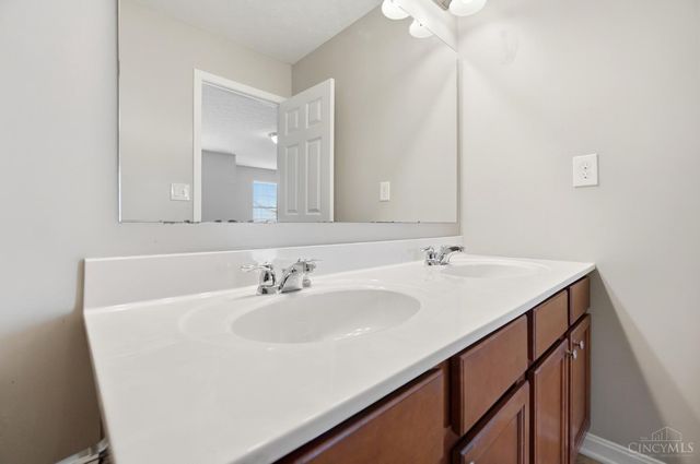 692 Hafton Court, Maineville, OH 45039