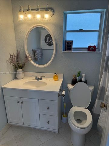 1250 NW 85th Ave, Plantation, FL 33322