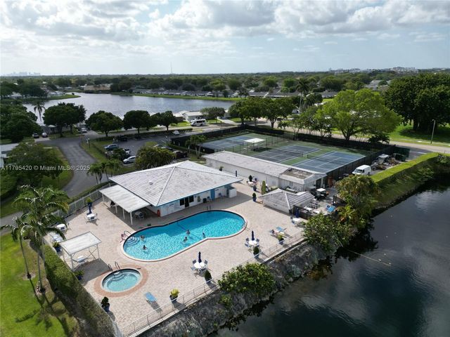 1250 NW 85th Ave, Plantation, FL 33322