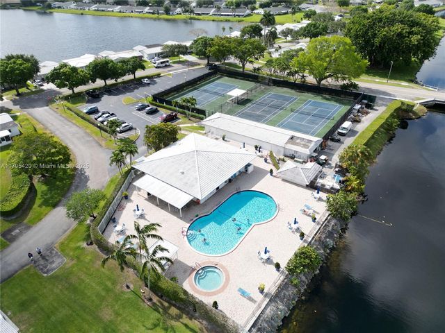 1250 NW 85th Ave, Plantation, FL 33322