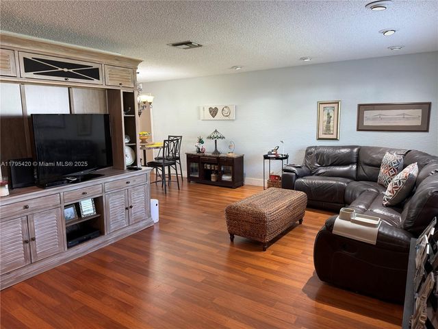 1250 NW 85th Ave, Plantation, FL 33322