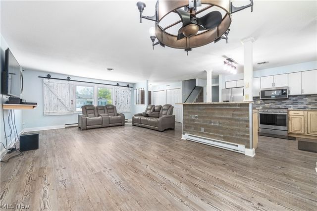 404 Oaknoll Drive, Amherst, OH 44001