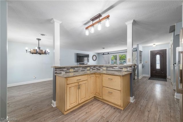 404 Oaknoll Drive, Amherst, OH 44001