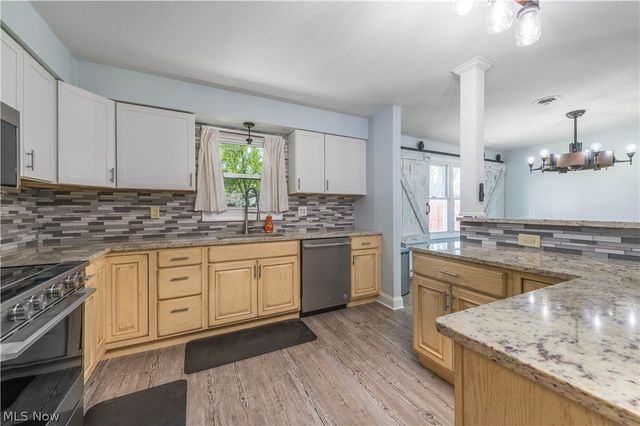 404 Oaknoll Drive, Amherst, OH 44001