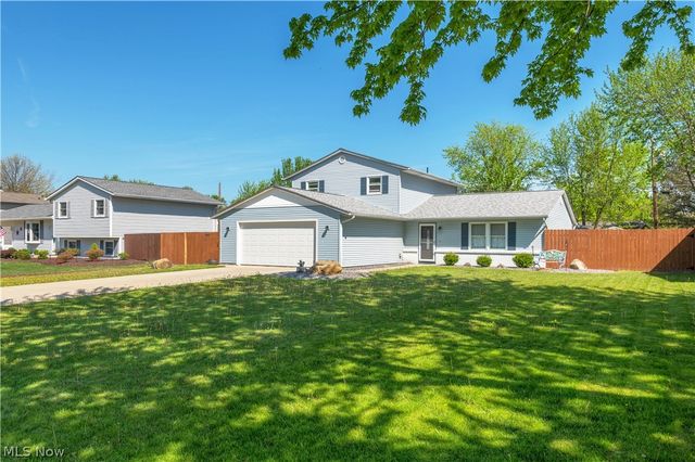 404 Oaknoll Drive, Amherst, OH 44001