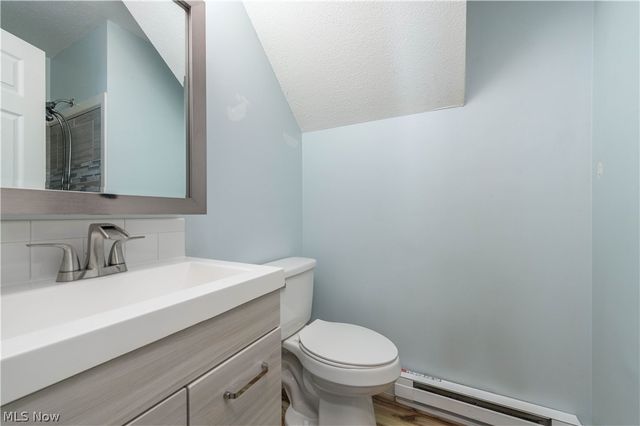 404 Oaknoll Drive, Amherst, OH 44001